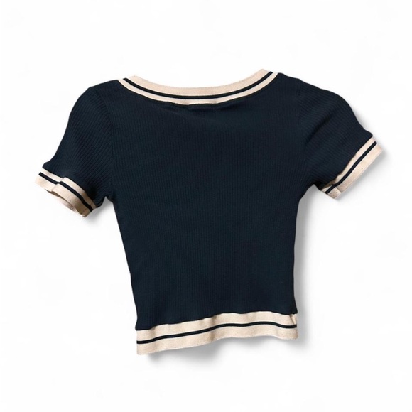 Forever 21 Navy and Cream V-Neck Crop Top - Picture 4 of 9